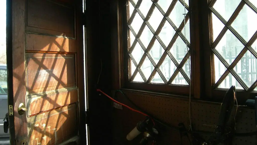 garage window