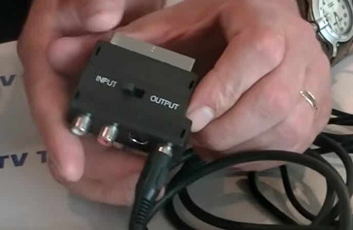 connecting the phono jack to the RCA-SCART adapter