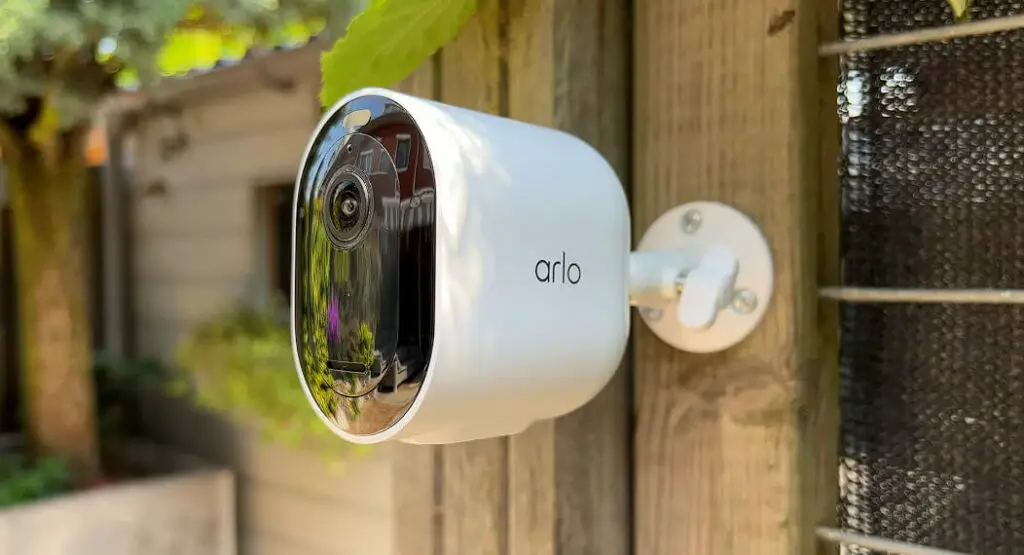 Arlo Pro 5S 2K installed at the home's wood fence
